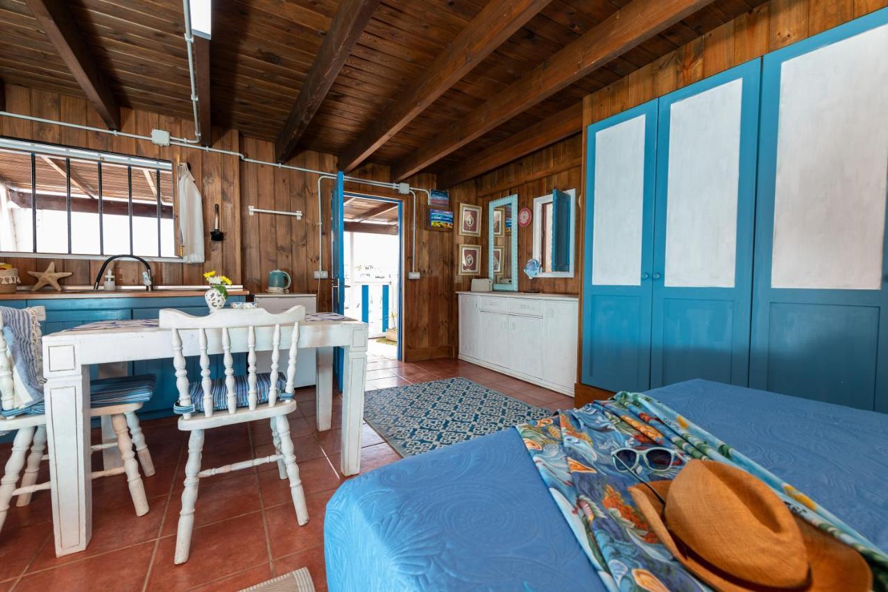 Cabin In Front Of Idyllic Majanicho Beach Екстериор снимка