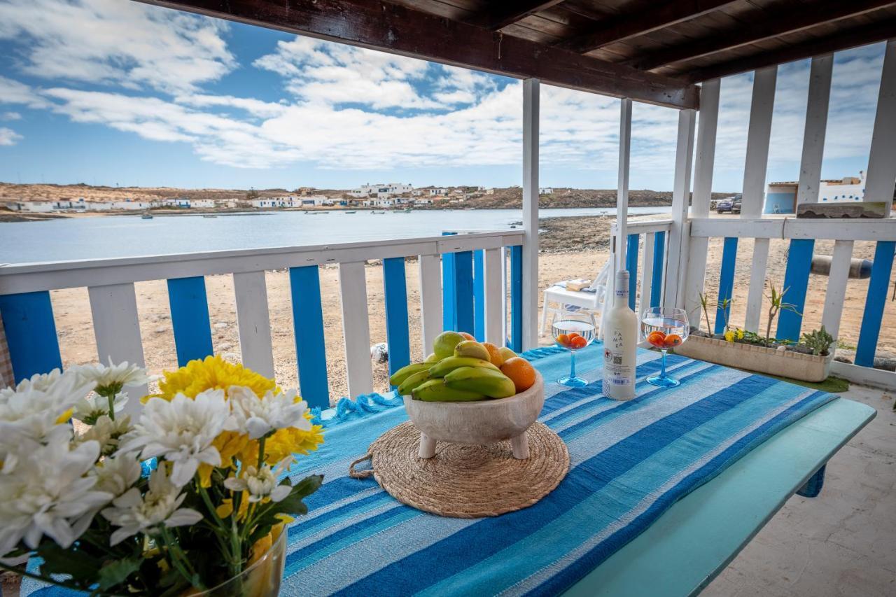 Cabin In Front Of Idyllic Majanicho Beach Екстериор снимка